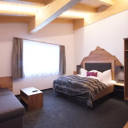 Alpin Juwel شقة *