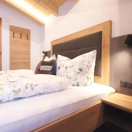 Alpin Juwel شقة *